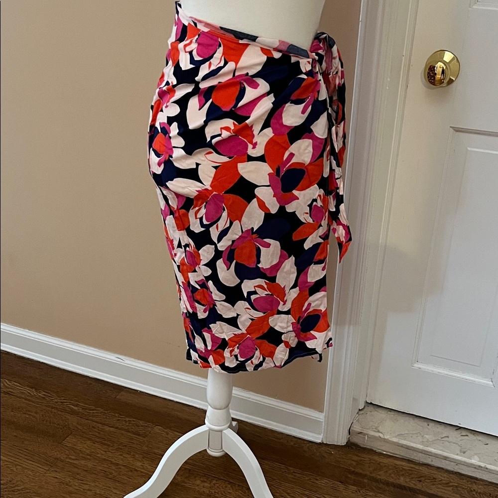 Pink Lily Floral Print Midi Wrap Skirt in Navy, Pink & beige